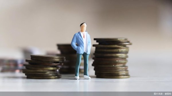 配资公司官网查询 存贷业务精准发力、严控不良指标 地方银行打响年中经营战